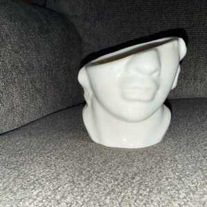 White Abstract Face candle brand new H&M home decor SOLDOUT rare